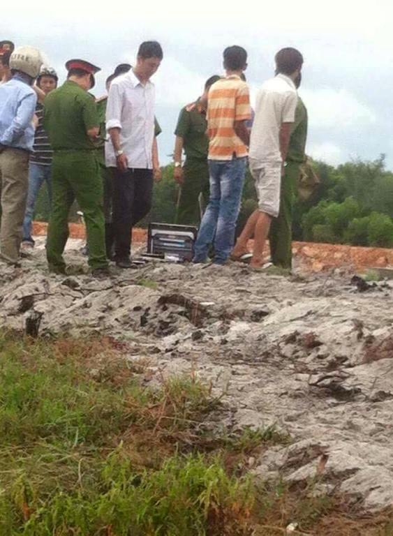 Ngam- ruoi- thieu- nu- 14- tuoi- bi- 3- trai- lang