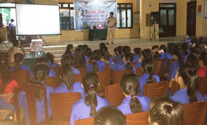 CSGT- Hue- giao- luu- van- nghe- tuyen- truyen- AT