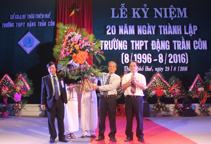 Khang- dinh- thuong- hieu- cua- mot- co- so- giao-