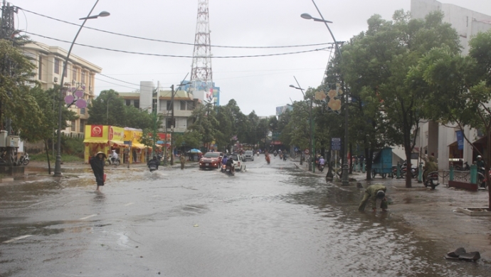 Ap- thap- gay- mua- to- gio- giat- manh- tai- Quan