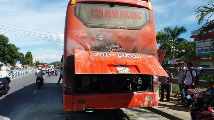 Dap- kip- thoi- ba- hoa- tren- xe- giuong- nam- ch