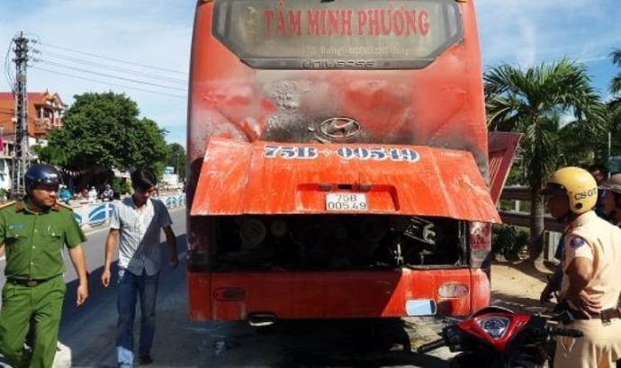 Dap- kip- thoi- ba- hoa- tren- xe- giuong- nam- ch