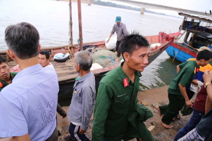 Tau- hang- cho- hon- 30- nguoi- chim- cach- dao- C