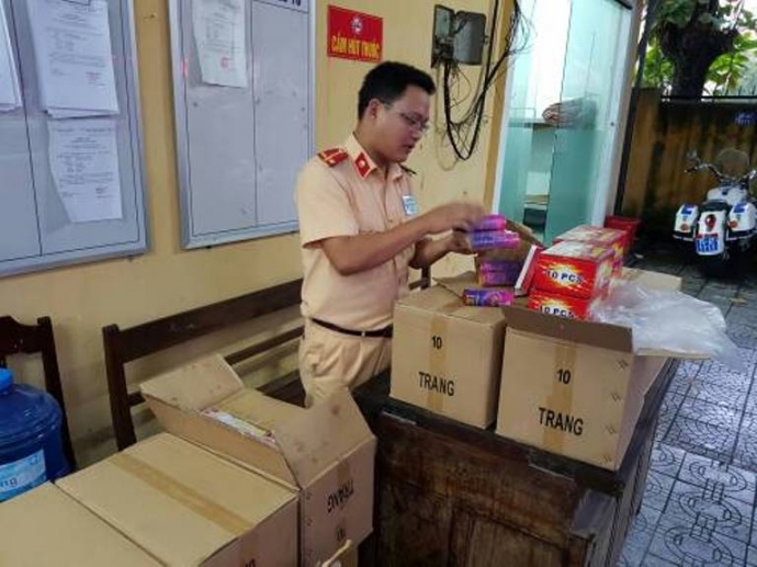 Bat- giu- hon- 1.000- qua- phao- dien- tren- xe- k