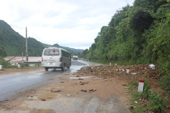 Anh- Mua- lon- sat- lo- hang- loat- vi- tri- duong