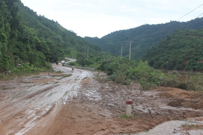 Anh- Mua- lon- sat- lo- hang- loat- vi- tri- duong