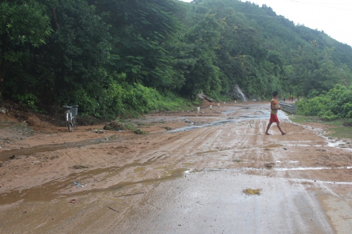 Anh- Mua- lon- sat- lo- hang- loat- vi- tri- duong