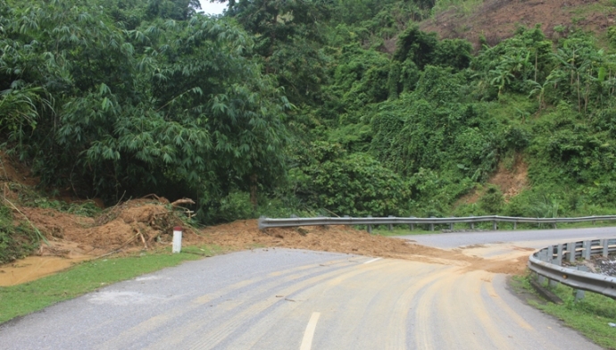 Anh- Mua- lon- sat- lo- hang- loat- vi- tri- duong