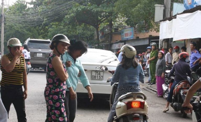 Nguoi- me- nga- khuyu- khi- thay- thi- the- con- n