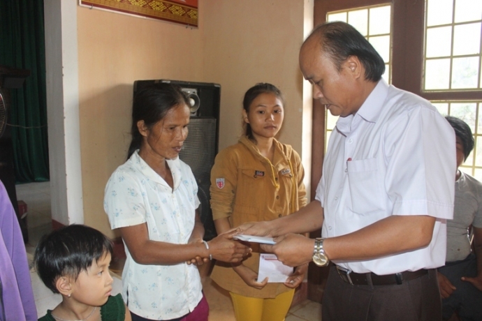 TEDI- trao- 220- suat- qua- cho- nguoi- dan- vung-