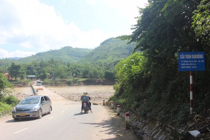 Cang- minh- khac- phuc- sat- lo- tren- duong- HCM-