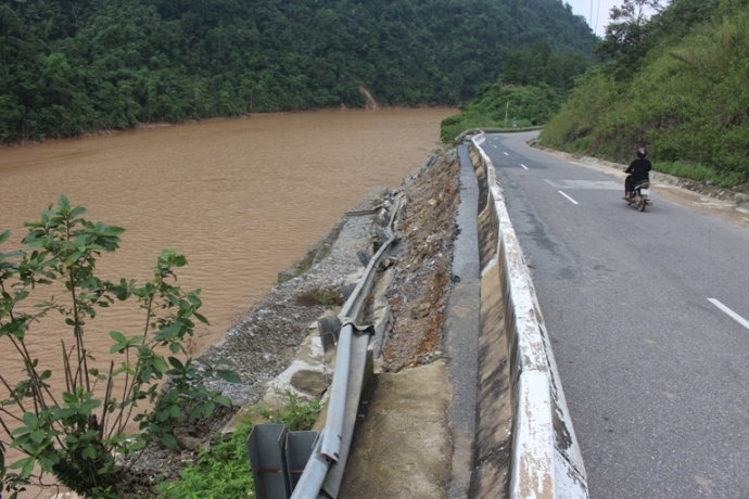 Cang- minh- khac- phuc- sat- lo- tren- duong- HCM-