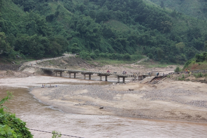 Cang- minh- khac- phuc- sat- lo- tren- duong- HCM-