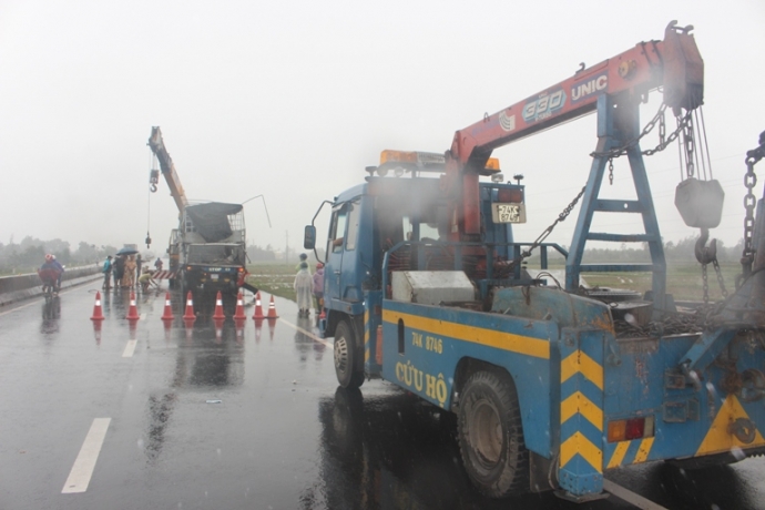 Xe- tai- tong- nhau- chu- hang- mac- ket- trong- c