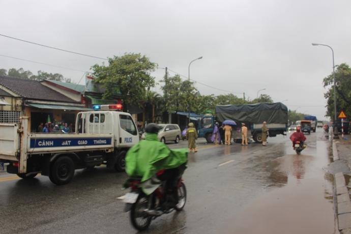 Xe- may- chui- hong- xe- tai- mot- nguoi- nhap- vi