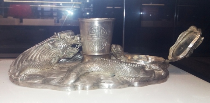 Tan- ngam- Bao- vat- Hoang- cung- trieu- Nguyen- v