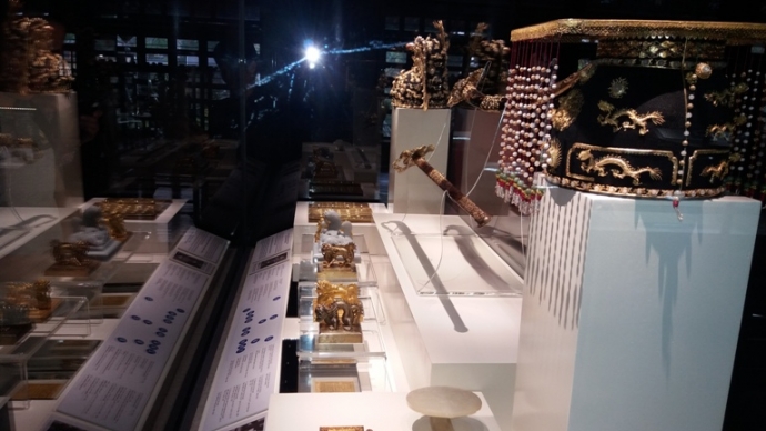 Tan- ngam- Bao- vat- Hoang- cung- trieu- Nguyen- v