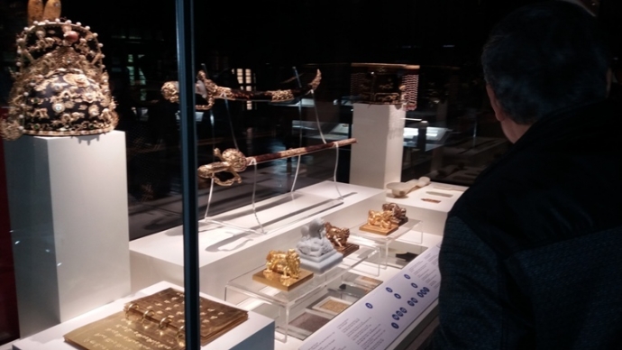 Tan- ngam- Bao- vat- Hoang- cung- trieu- Nguyen- v