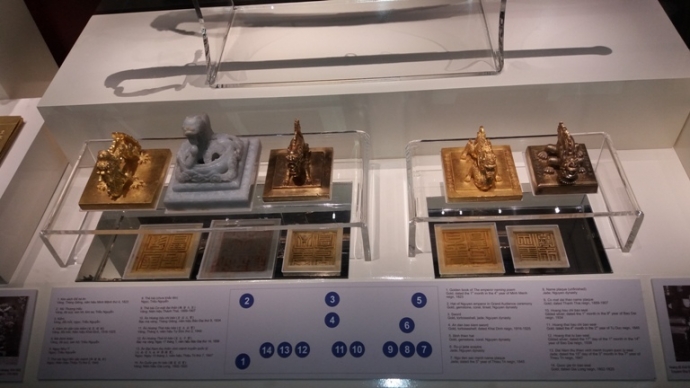 Tan- ngam- Bao- vat- Hoang- cung- trieu- Nguyen- v