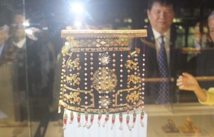 Tan- ngam- Bao- vat- Hoang- cung- trieu- Nguyen- v