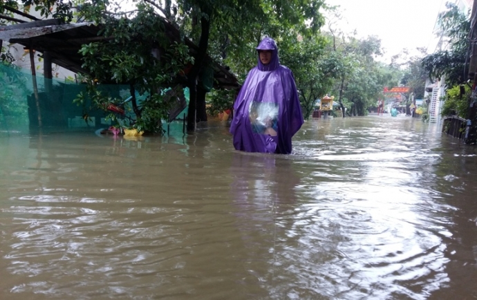 Mua- lu- tai- Thua- Thien- Hue- Cho- hoc- sinh- ng