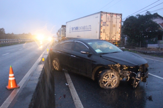 Bi- xe- dau- keo- hon- Hyundai- 4- cho- xoay- nhu-