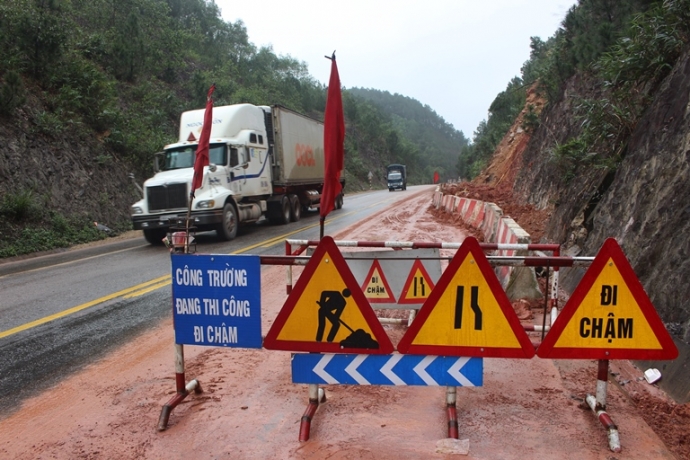 Vi- tri- sut- truot- nguy- hiem- tren- duong- tran