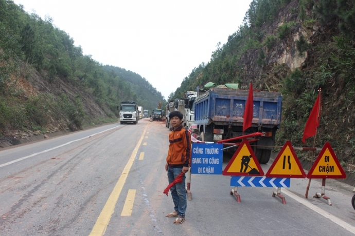 Vi- tri- sut- truot- nguy- hiem- tren- duong- tran