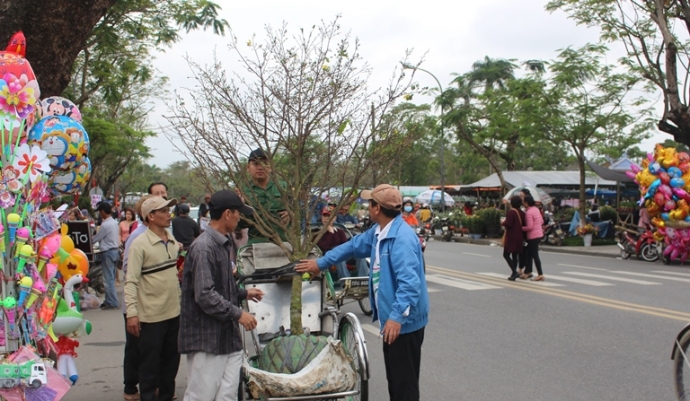 Buoi- phat- thu- bac- trieu- tai- hoi- cho- hoa- X