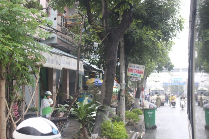 Xe- khach- Da- Nang- ra- Hue- chieu- 28- Tet- day-