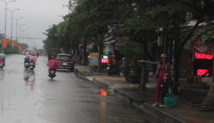 Xe- khach- Da- Nang- ra- Hue- chieu- 28- Tet- day-