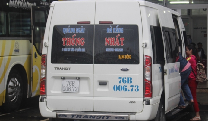 Xe- khach- Da- Nang- ra- Hue- chieu- 28- Tet- day-