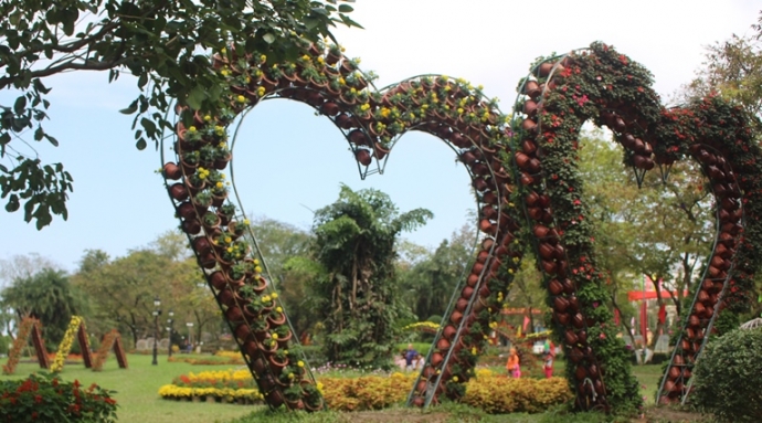 Ga- trong- gay- tren- dun- rom- tai- hoi- Xuan- co