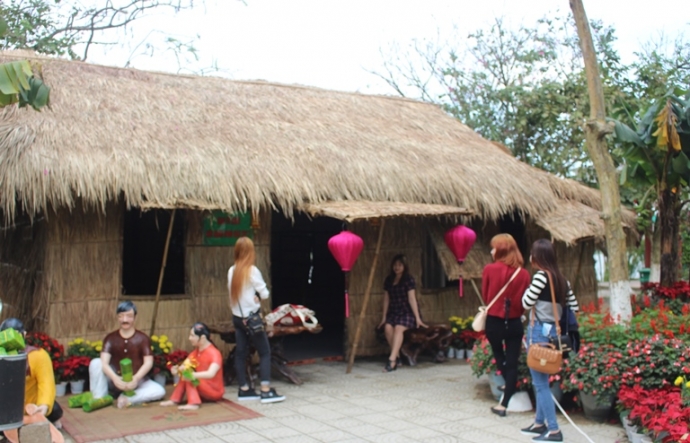 Ga- trong- gay- tren- dun- rom- tai- hoi- Xuan- co