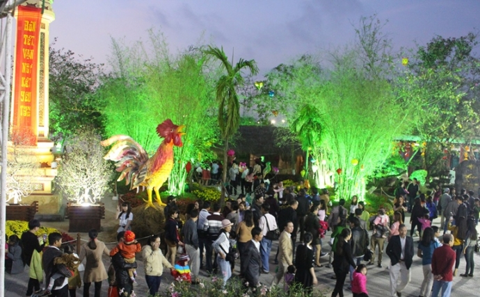 Mung- 3- Tet- cong- vien- hoa- co- do- Hue- dong-