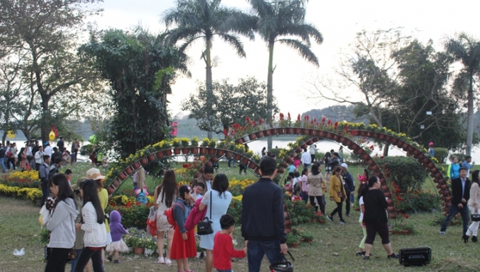 Mung- 3- Tet- cong- vien- hoa- co- do- Hue- dong- 