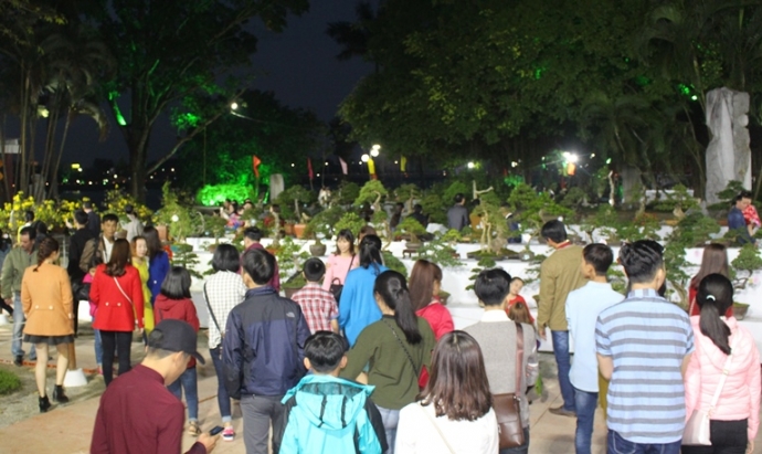 Mung- 3- Tet- cong- vien- hoa- co- do- Hue- dong-