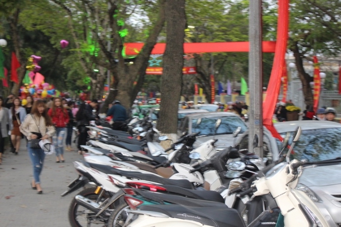 Mung- 3- Tet- cong- vien- hoa- co- do- Hue- dong-