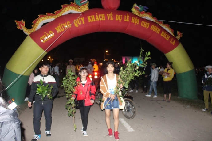 Ve- cho- Dinh- Bich- La- mua- loc- dau- nam- 14