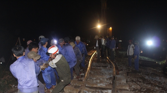 Trang- dem- cuu- ho- som- thong- tuyen- duong- sat