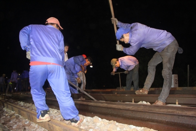 Trang- dem- cuu- ho- som- thong- tuyen- duong- sat