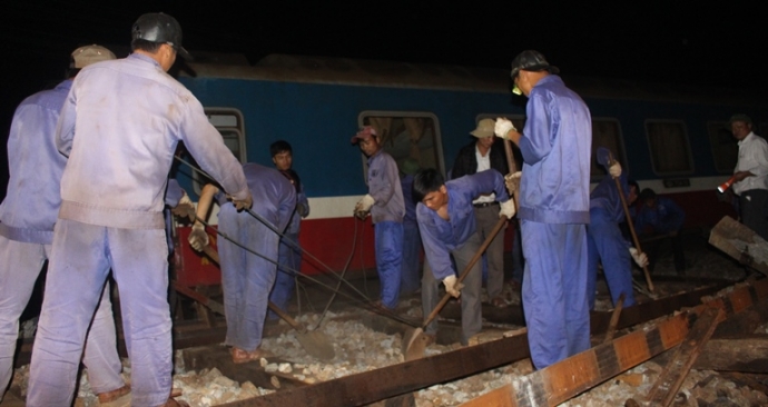 Trang- dem- cuu- ho- som- thong- tuyen- duong- sat