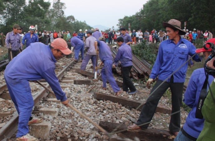 Trang- dem- cuu- ho- som- thong- tuyen- duong- sat