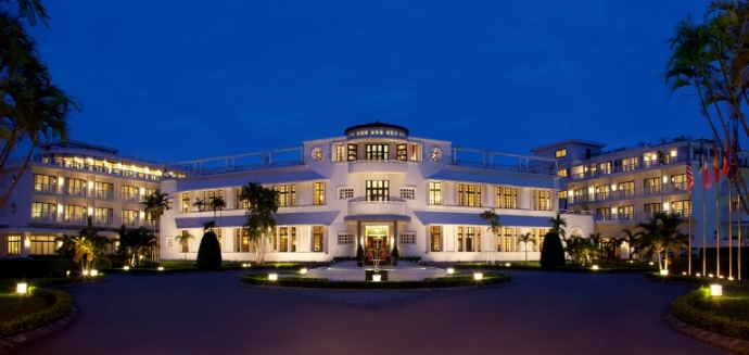 Nhat- hoang- va Hoang- hau- den- tham- co- do- Hue