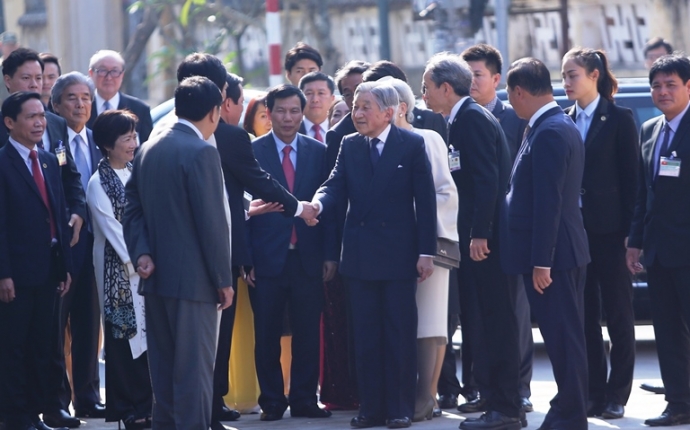 Nha- vua- Nhat- Ban- cam- kich- truoc- su- tiep- d