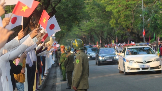 Nha- vua- Nhat- Ban- cam- kich- truoc- su- tiep- d