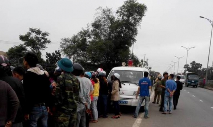 Nam- thanh- nien- mac- ao- mua- doi- MBH chet- ben