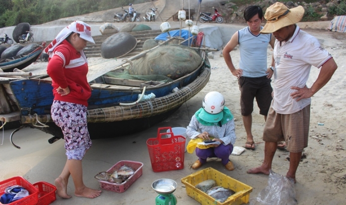 T&ocirc;m- hum- cap- ben- Cua- Tung- 12