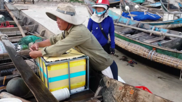 T&ocirc;m- hum- cap- ben- Cua- Tung- 4