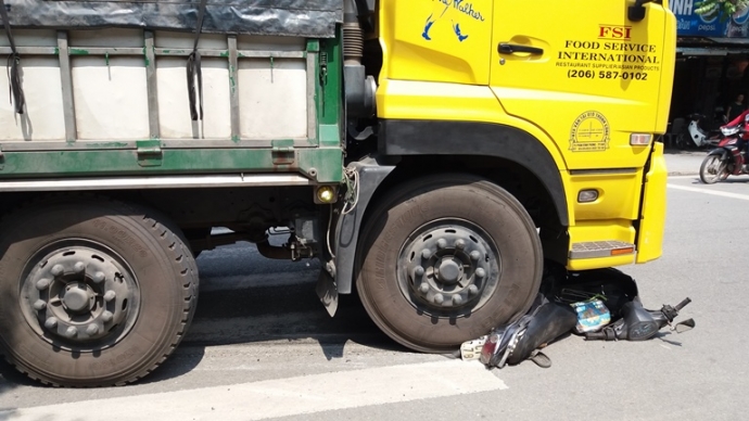 Xe- may- bi- xe- tai- nuot- gam- cu- ong- may- man